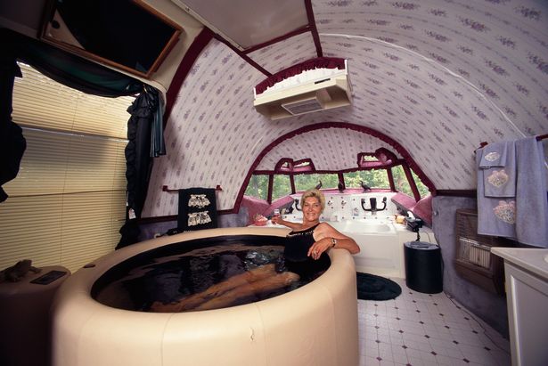 You Won’t Believe How This Woman Transformed a Boeing Plane into a Cozy Home!