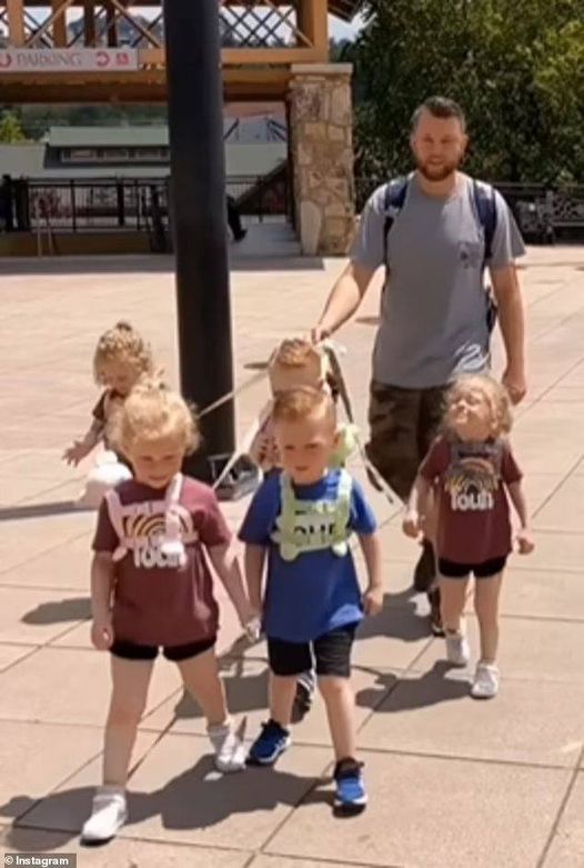 Outrage Erupts: Dad Faces Massive Backlash for Putting Leashes on His 5-Year-Old Quintuplets!